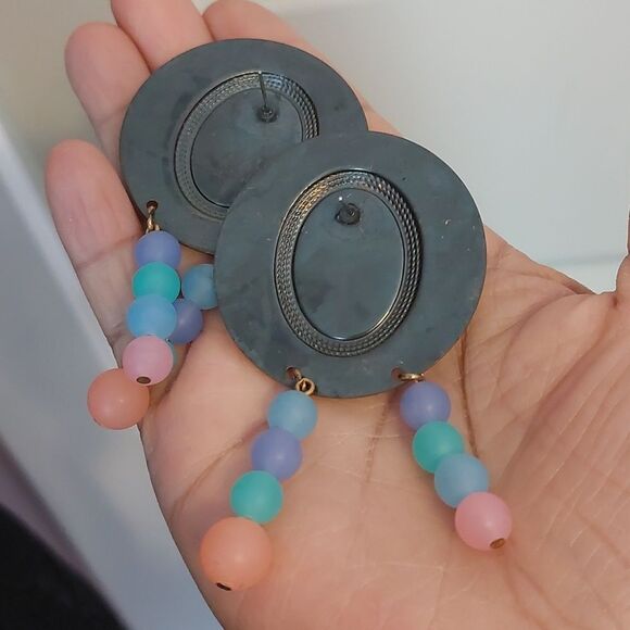 Fabulous Vintage Runway Necklace Earrings Set Pastel Beads Hammered Brass - Picture 7 of 7